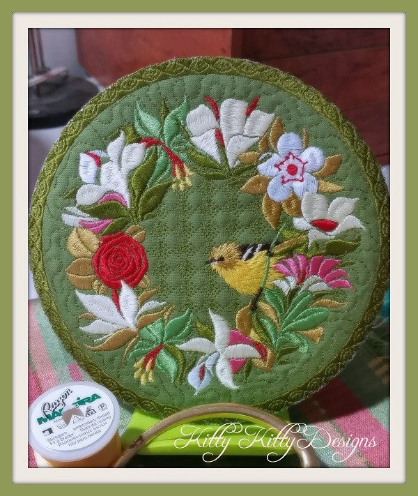 Baby Oriole Wreath Mug Mat 5x7